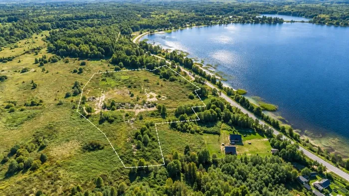 Карелия, у озера